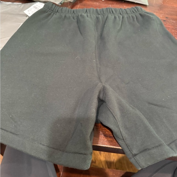 Essentials fear of god shorts black size small - Picture 5 of 8